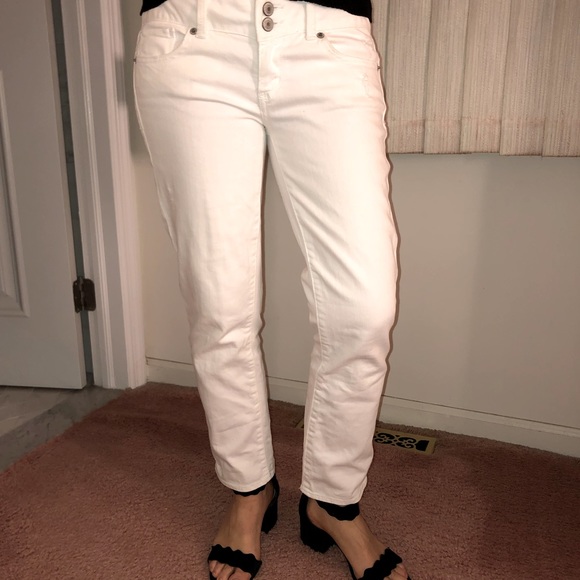 American Eagle White Jeans - Picture 2 of 6